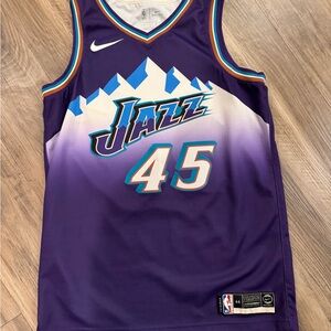 Donovan Mitchell Purple Jazz Jersey 45 (Medium)